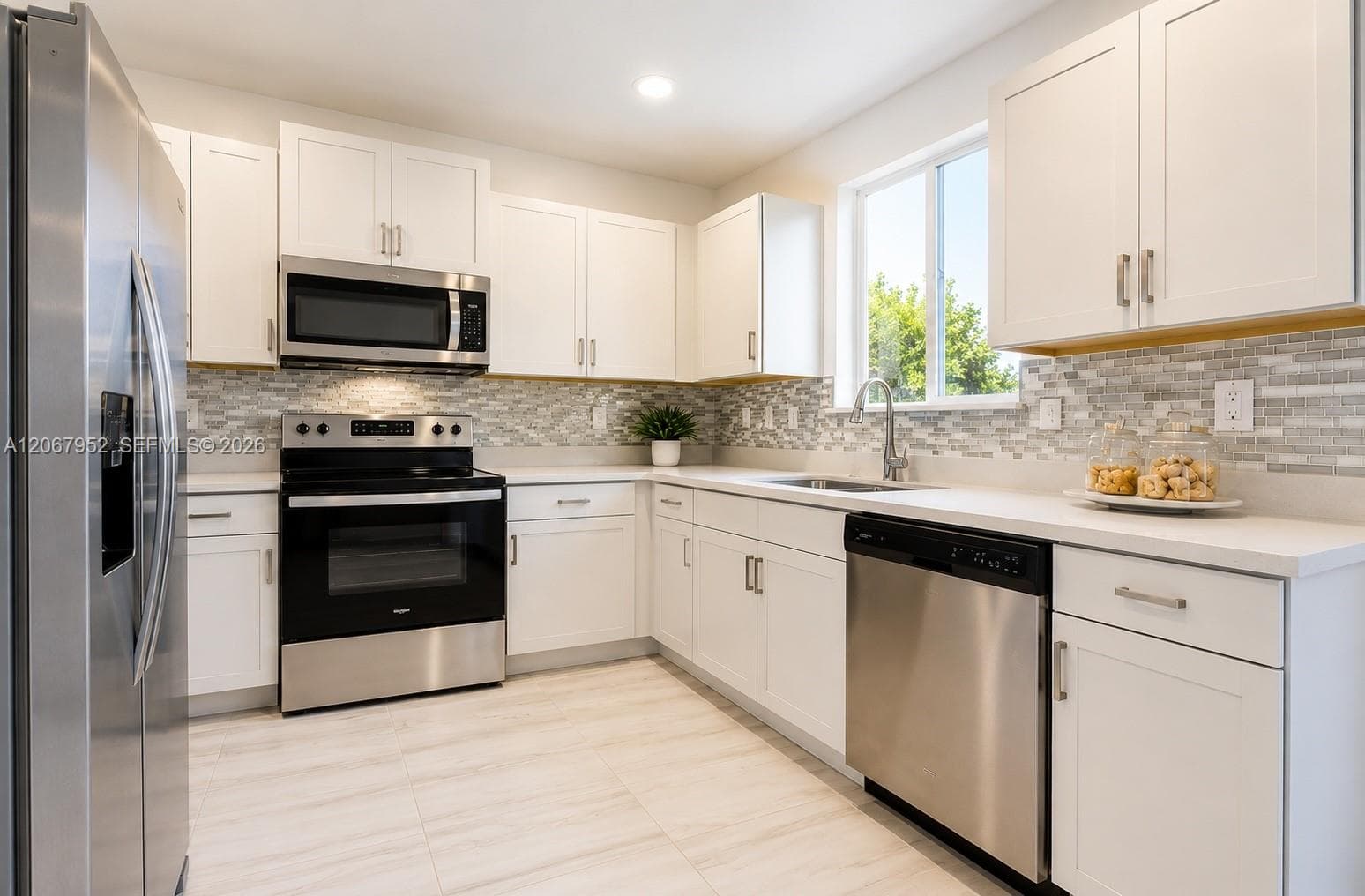 1056 SE 23rd Ave, Homestead, FL 33035 — zdjęcie 2