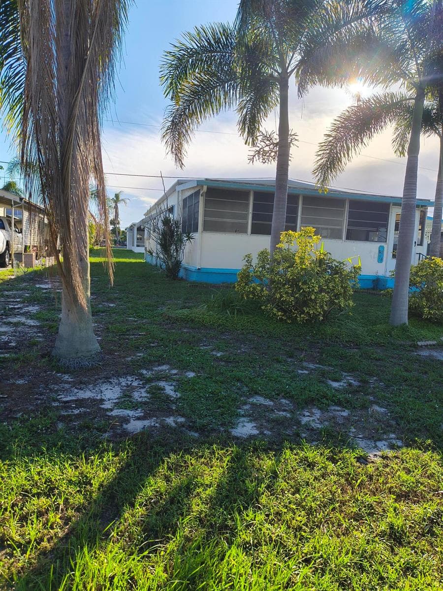 8294 SE SANDY Lane, Hobe Sound, FL 33455 — zdjęcie 2