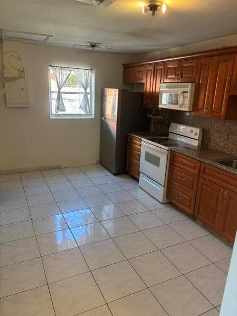 681 SW 14TH Street, Deerfield Beach, FL 33441 — zdjęcie 2