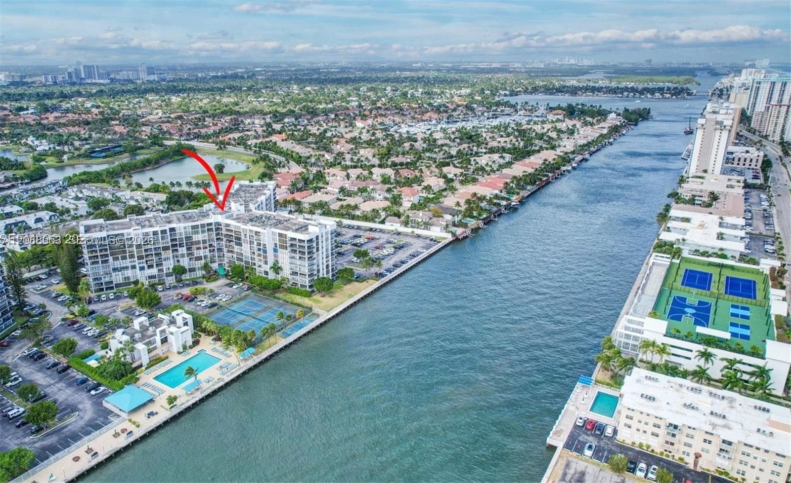 1000 Parkview Dr # 825, Hallandale Beach, FL 33009 — zdjęcie 2