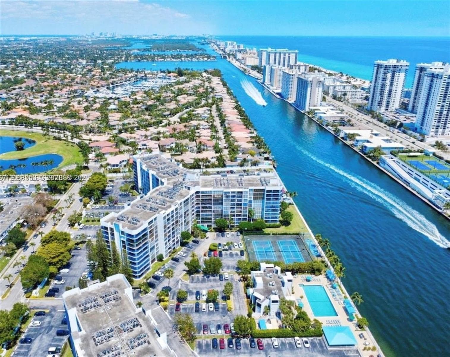 1000 Parkview Dr # 825, Hallandale Beach, FL 33009 — zdjęcie 3