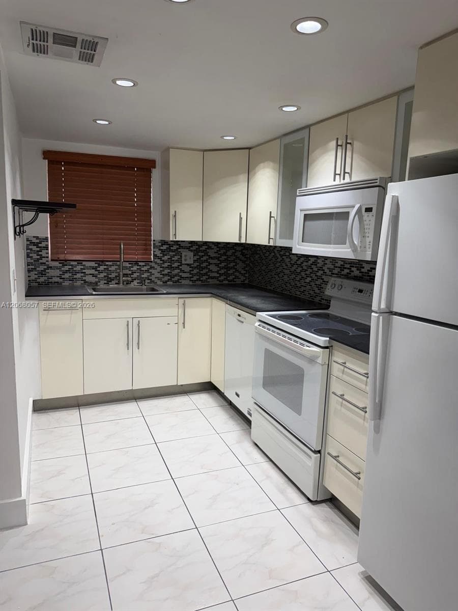 30 NW 87th Ave # C223, Miami, FL 33172 — zdjęcie 2