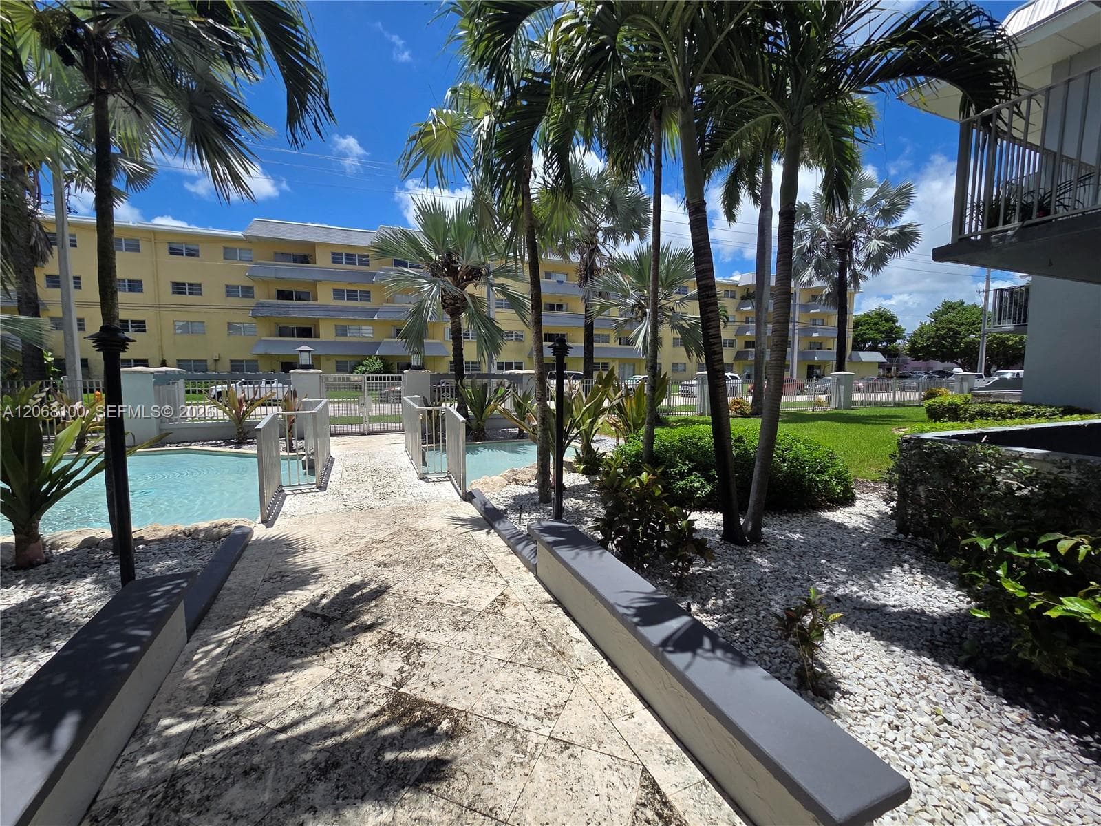 7401 SW 82nd St # 201S, Miami, FL 33143 — zdjęcie 3