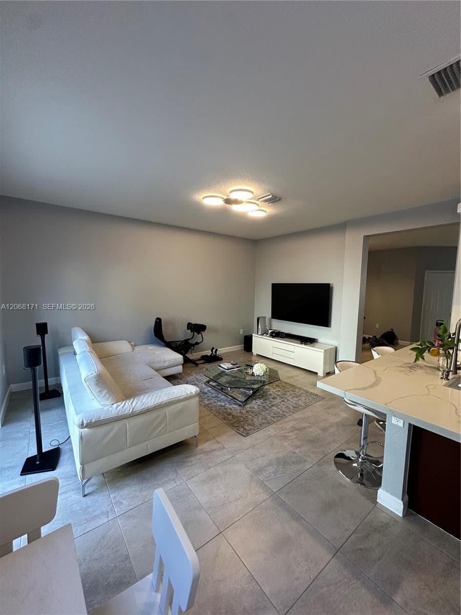 10377 W 34th Ct # 10377, Hialeah, FL 33018 — zdjęcie 3