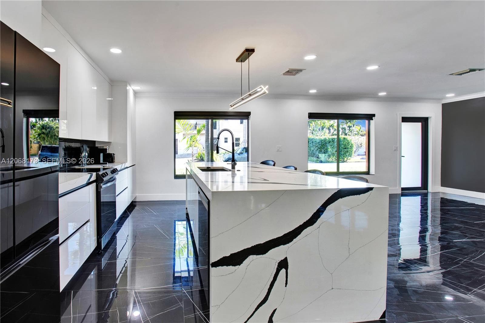 2457 NE 27th Ter, Fort Lauderdale, FL 33305 — zdjęcie 4