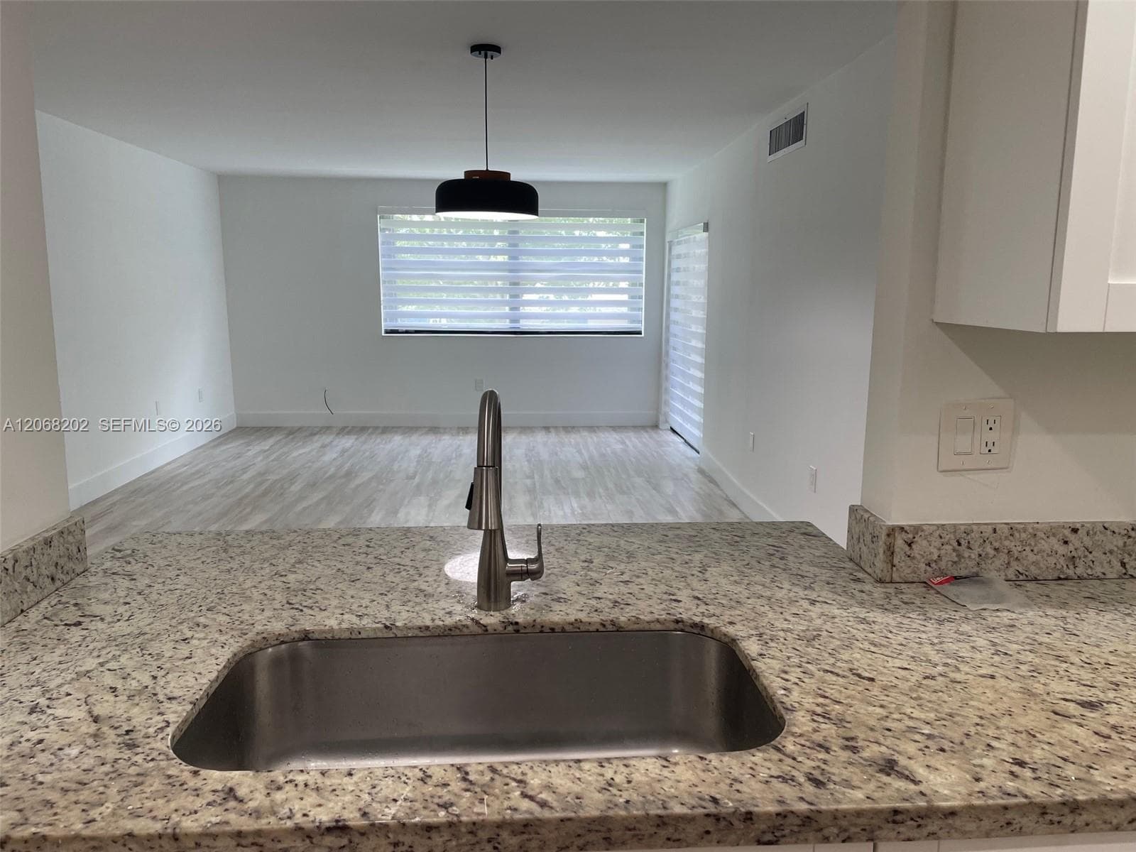 460 W Park Dr # 207, Miami, FL 33172 — zdjęcie 4