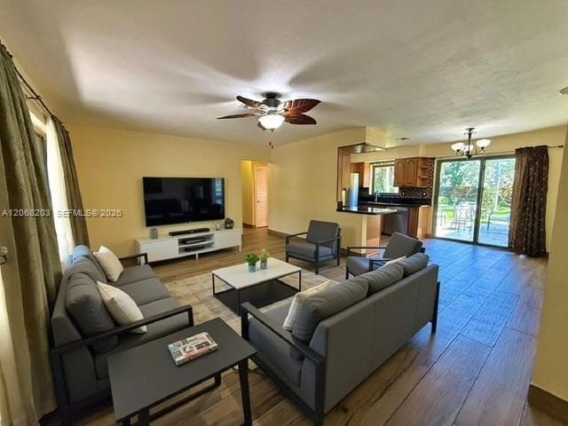 1124 NE 7th St, Hallandale Beach, FL 33009