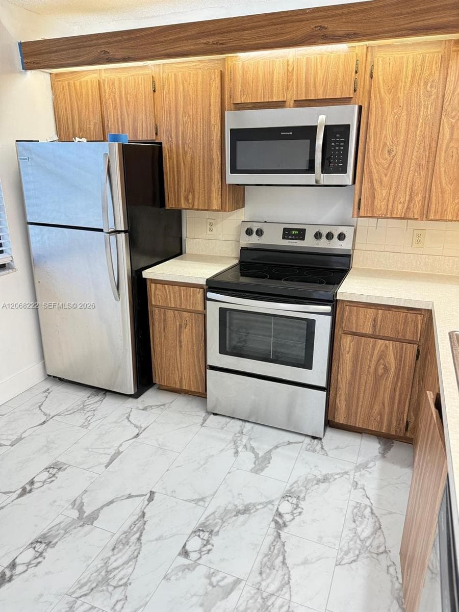 3526 Whitehall Dr # 302, West Palm Beach, FL 33401 — zdjęcie 2