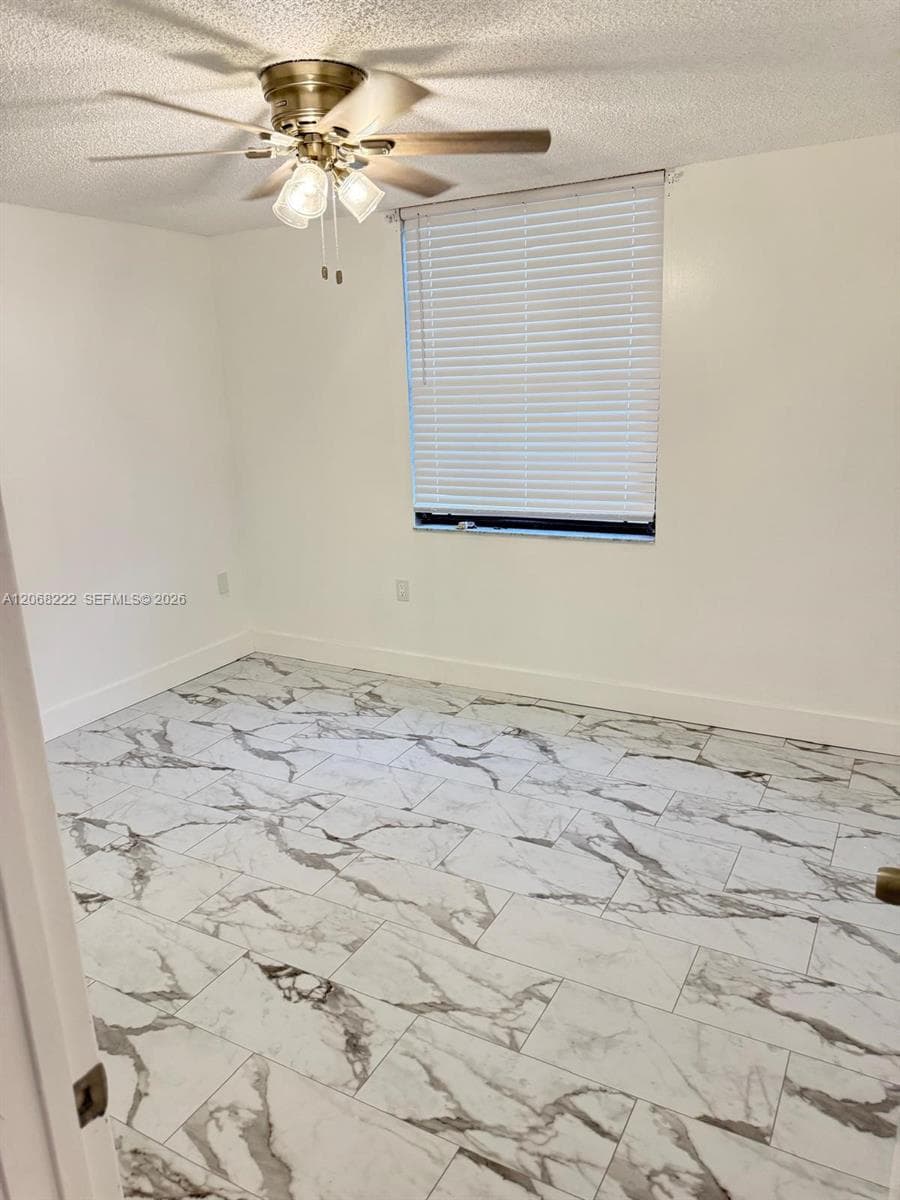 3526 Whitehall Dr # 302, West Palm Beach, FL 33401 — zdjęcie 4