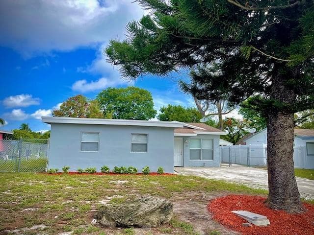 121 NW 7TH Court, Deerfield Beach, FL 33441 — zdjęcie 2