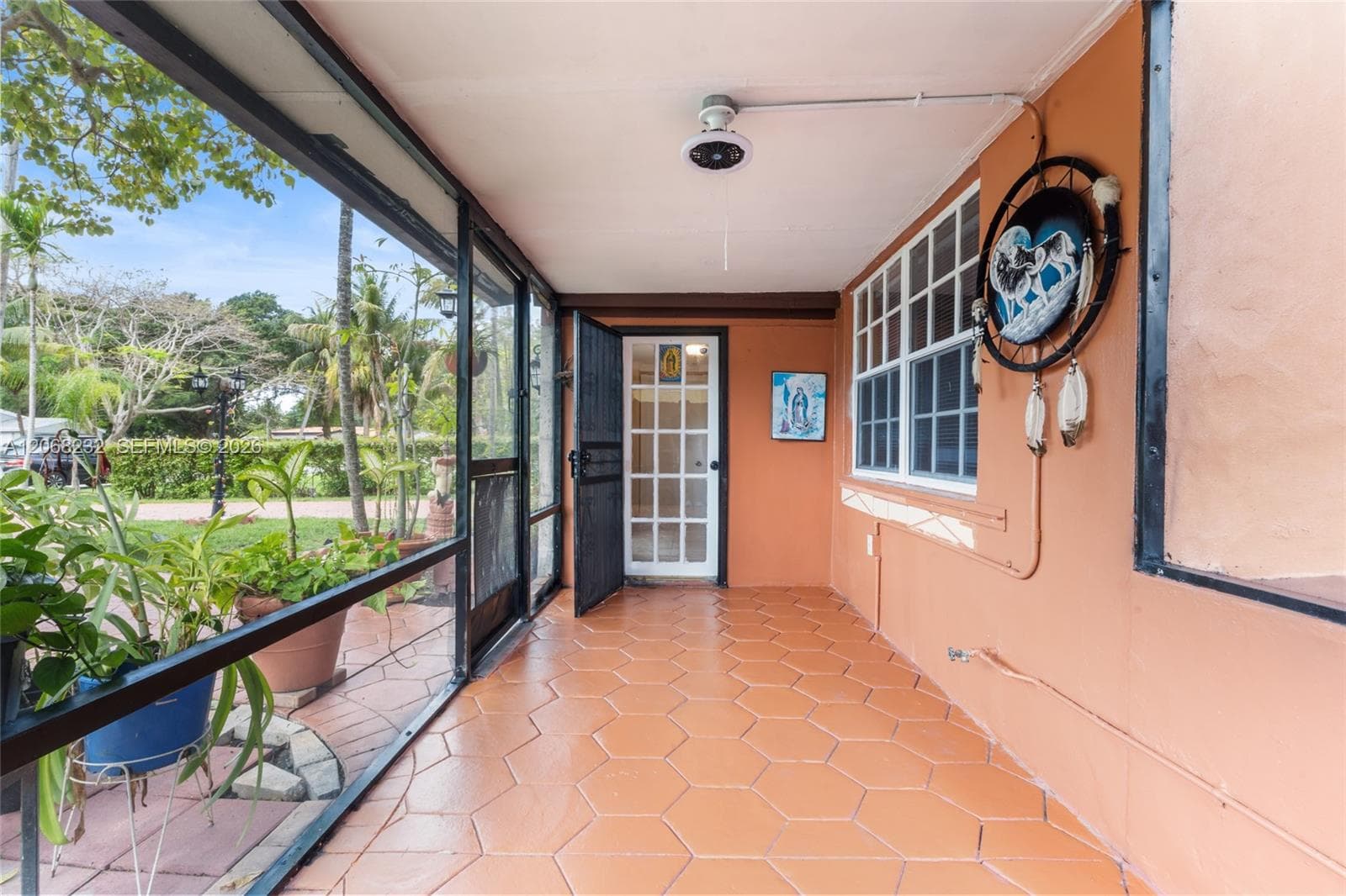 1223 NE 182nd St, North Miami Beach, FL 33162 — zdjęcie 2