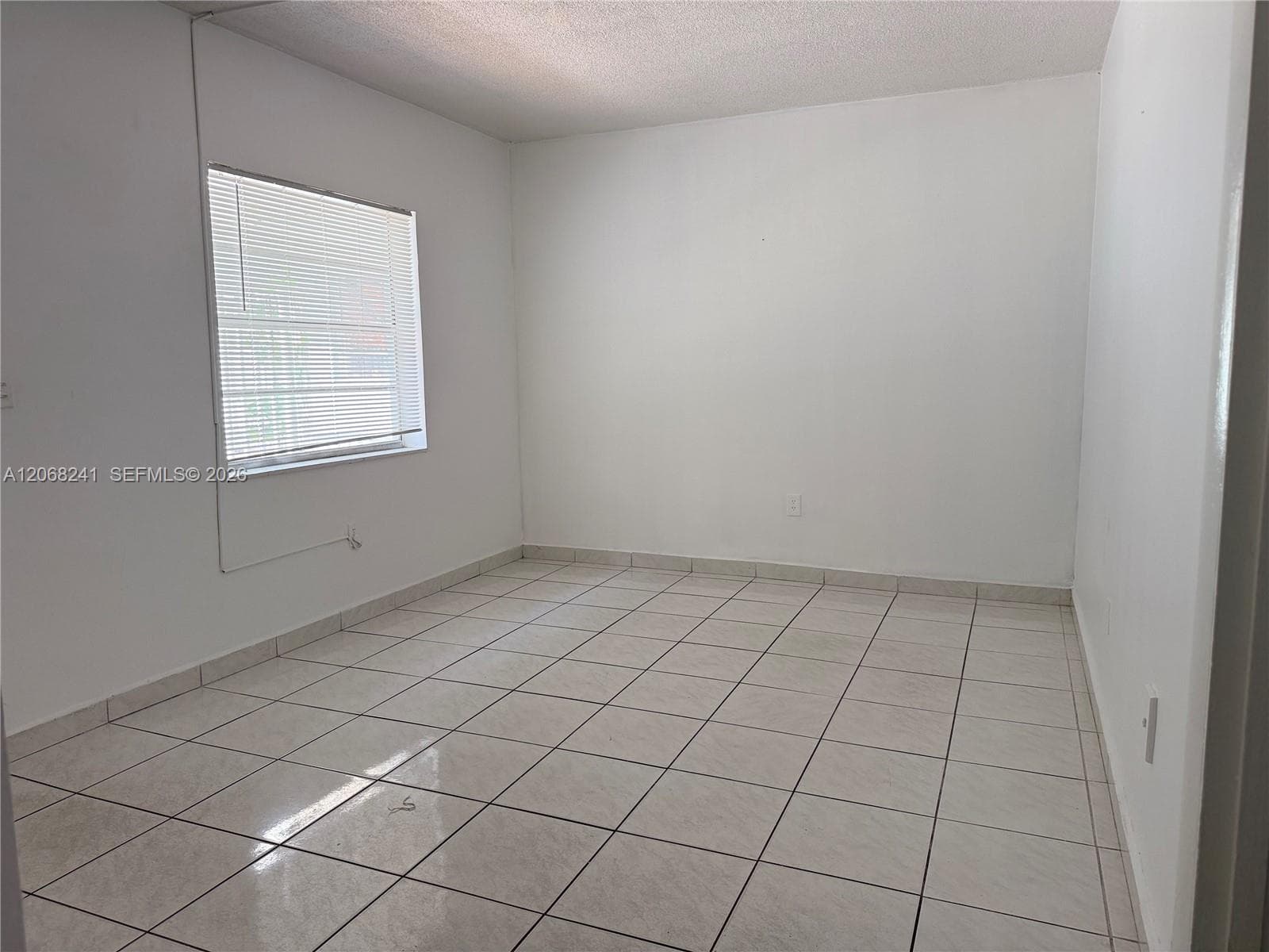 1735 NE 164th St # E104, North Miami Beach, FL 33162 — zdjęcie 3