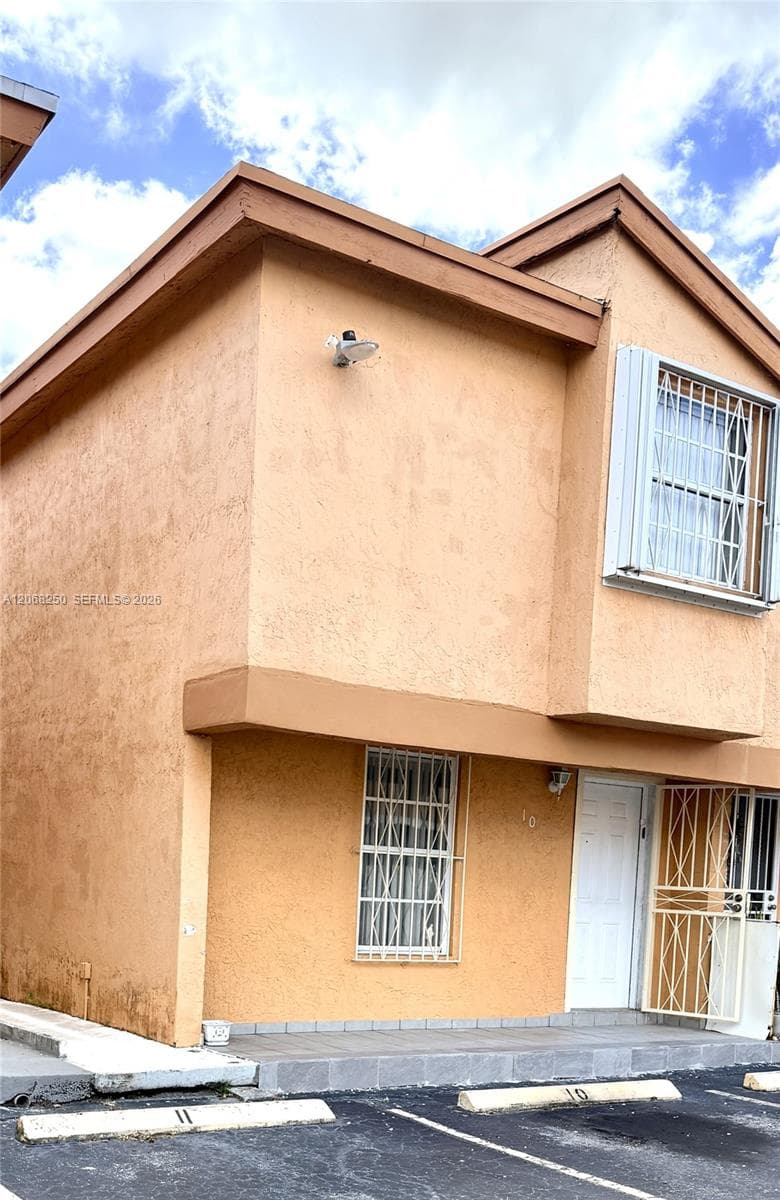 1701 W 42nd Pl # 10, Hialeah, FL 33012 — zdjęcie 2