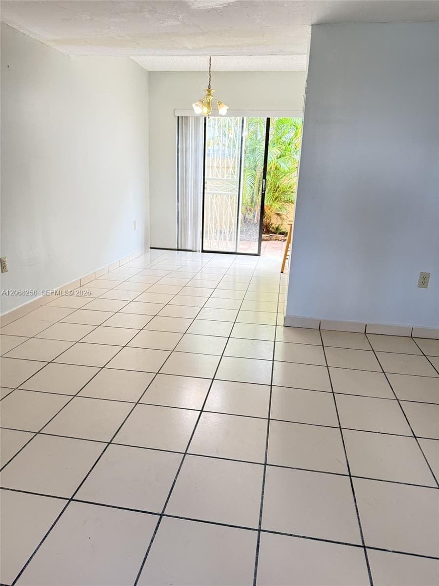 1701 W 42nd Pl # 10, Hialeah, FL 33012 — zdjęcie 5