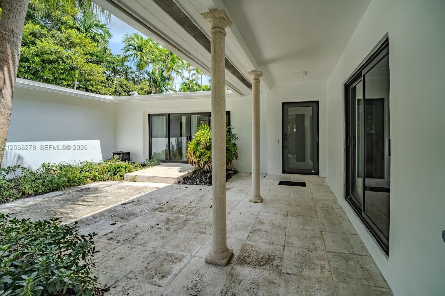 1825 Alamanda Dr, North Miami, FL 33181 — zdjęcie 5