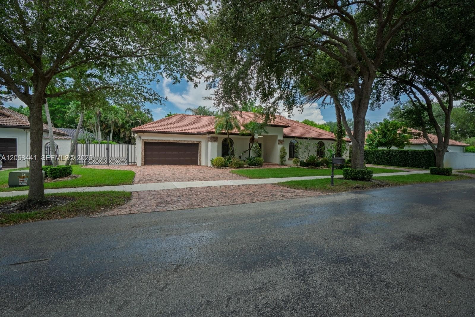 15600 NW 82nd Ct, Miami Lakes, FL 33016 — zdjęcie 2