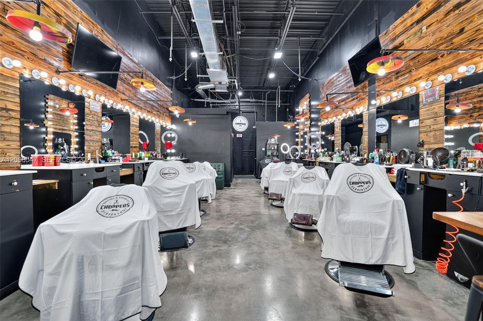 Exceptional Opportunity to Own a Barber Shop In The Heart of West Kendall, Kendall, FL 33196 — zdjęcie 2