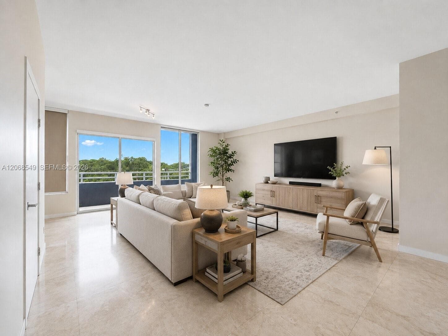 3250 Grand Ave # 406, Miami, FL 33133