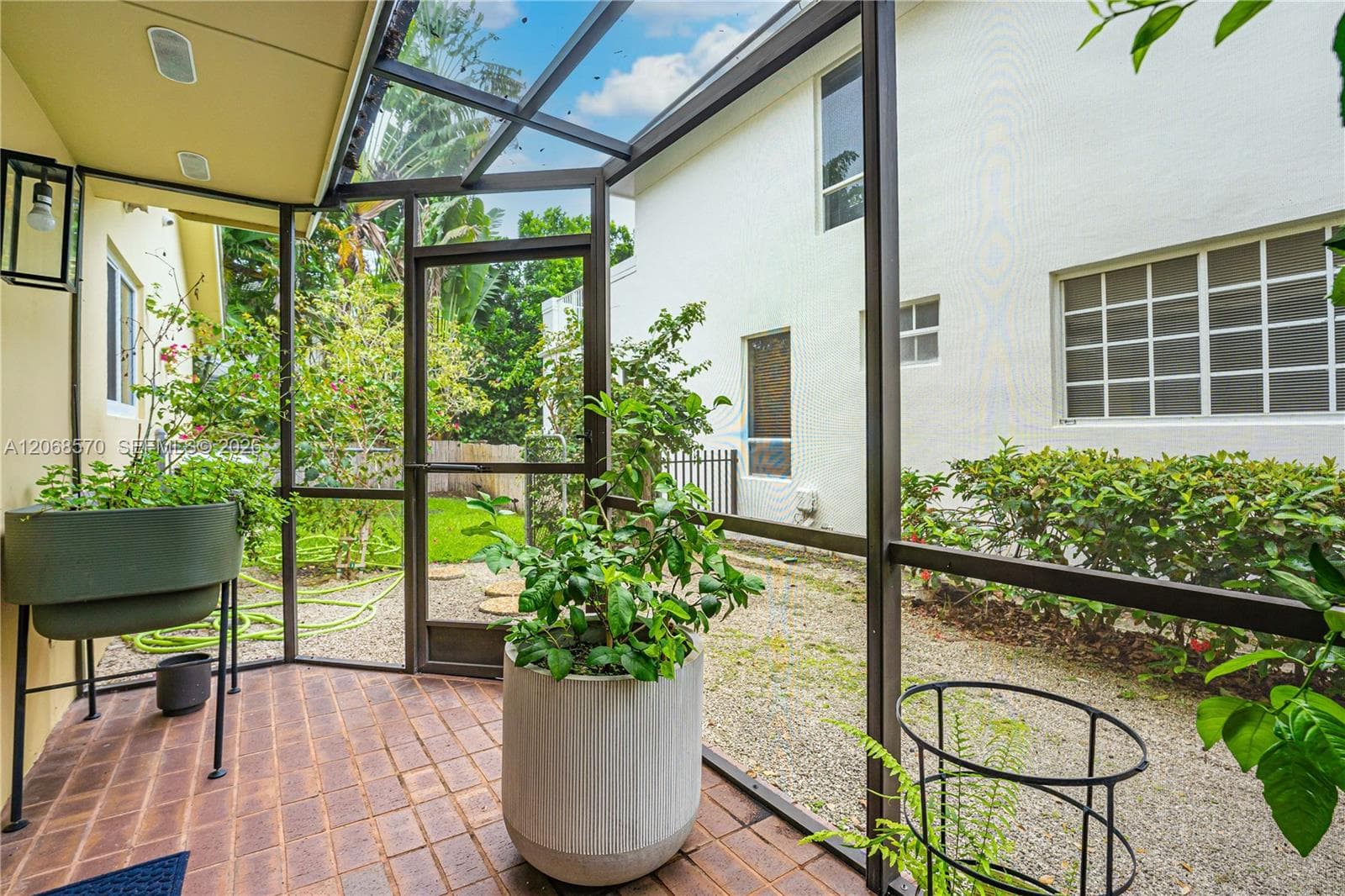 6865 Veronese St, Coral Gables, FL 33146 — zdjęcie 3