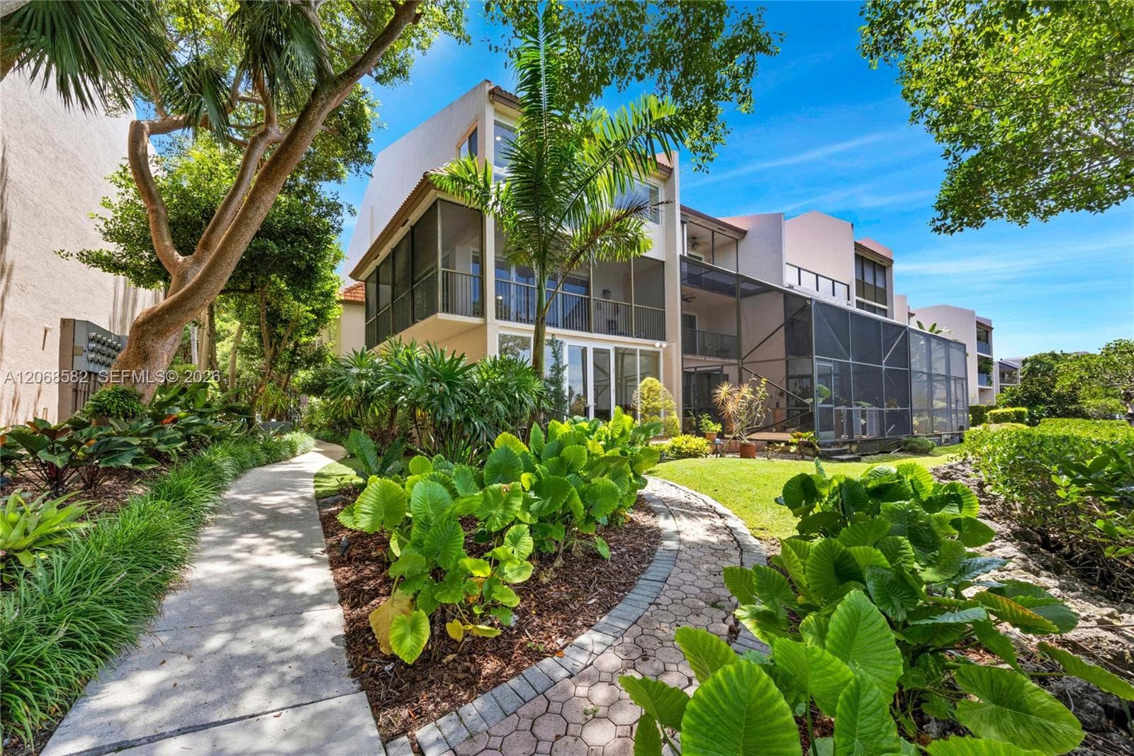 5996 Paradise Point Dr, Palmetto Bay, FL 33157 — zdjęcie 2