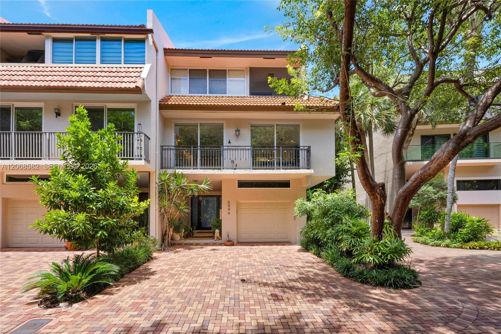 5996 Paradise Point Dr, Palmetto Bay, FL 33157