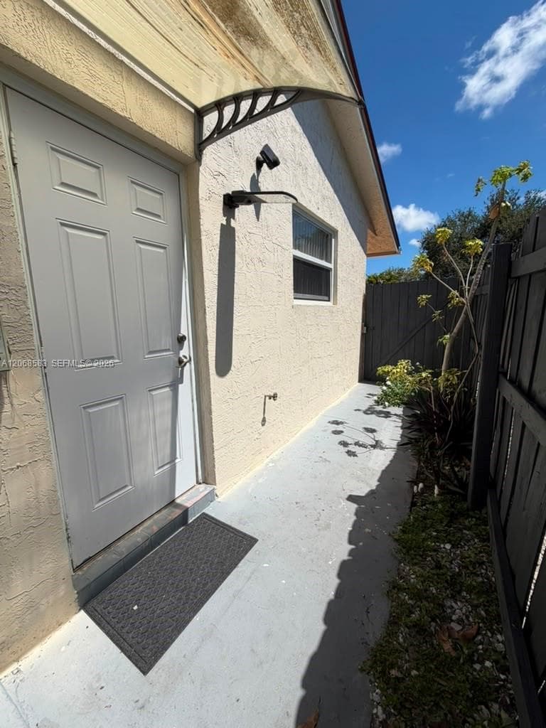 1725 SW 32nd St # 0, Fort Lauderdale, FL 33315 — zdjęcie 2