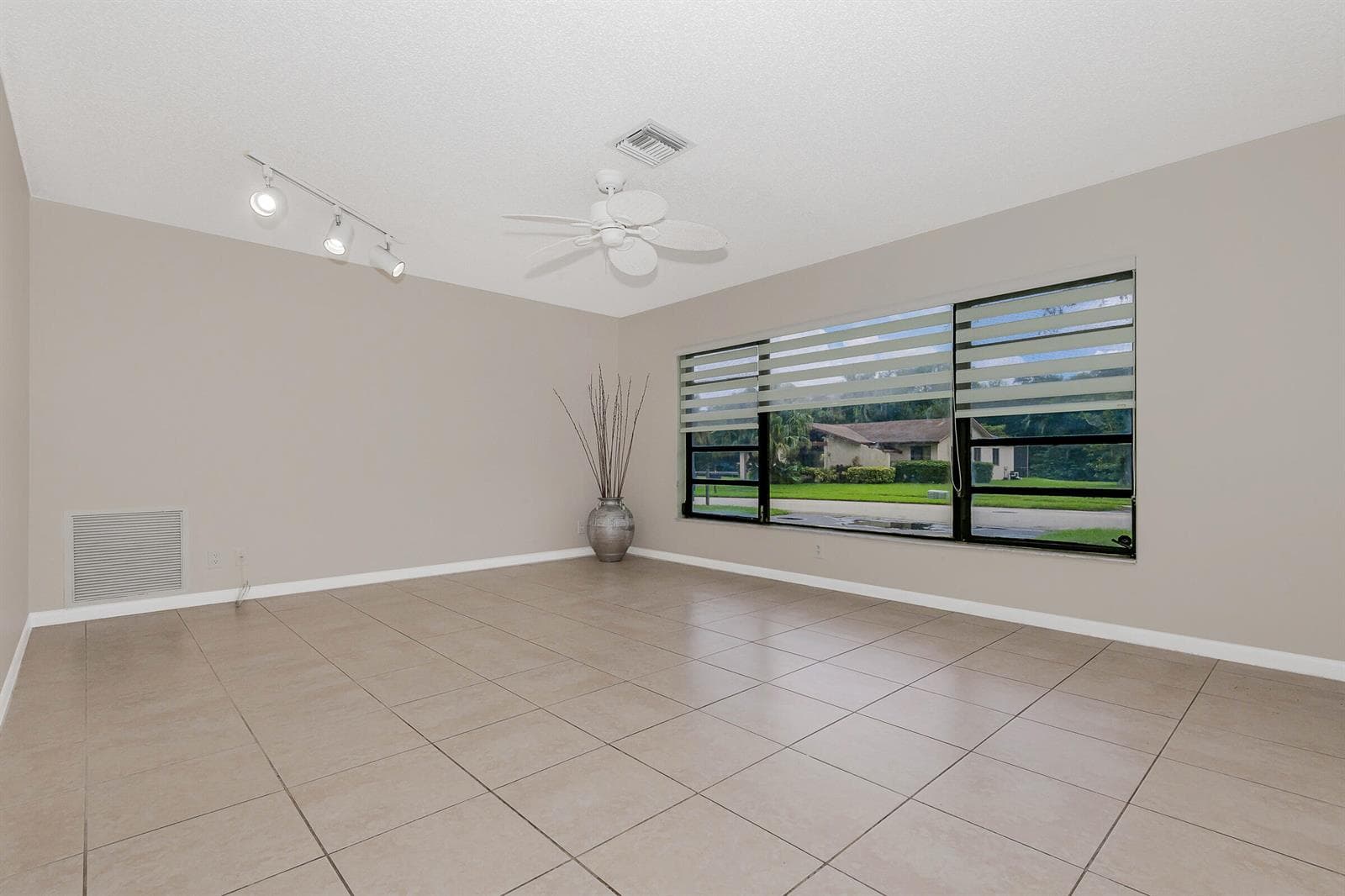 2831 NW 51ST Terrace, Margate, FL 33063 — zdjęcie 4