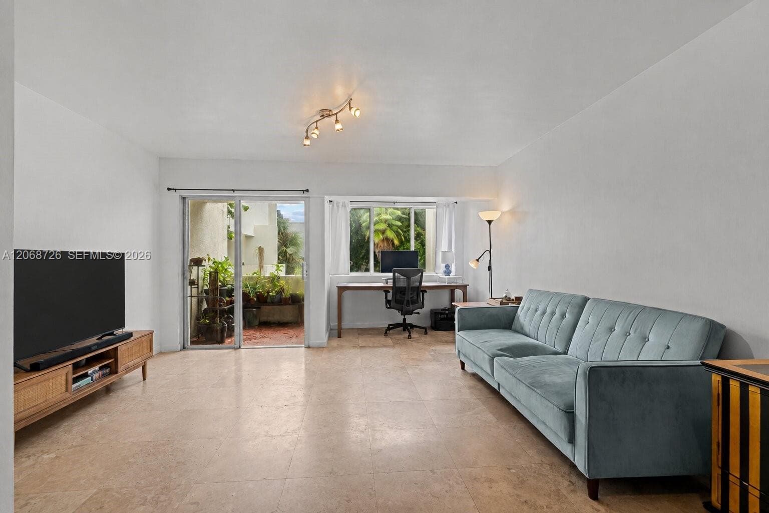 1914 SW 17th Ave # 24, Miami, FL 33145 — zdjęcie 2