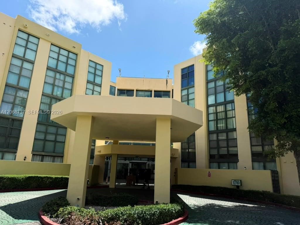 11780 SW 18th St # 215-2, Miami, FL 33175