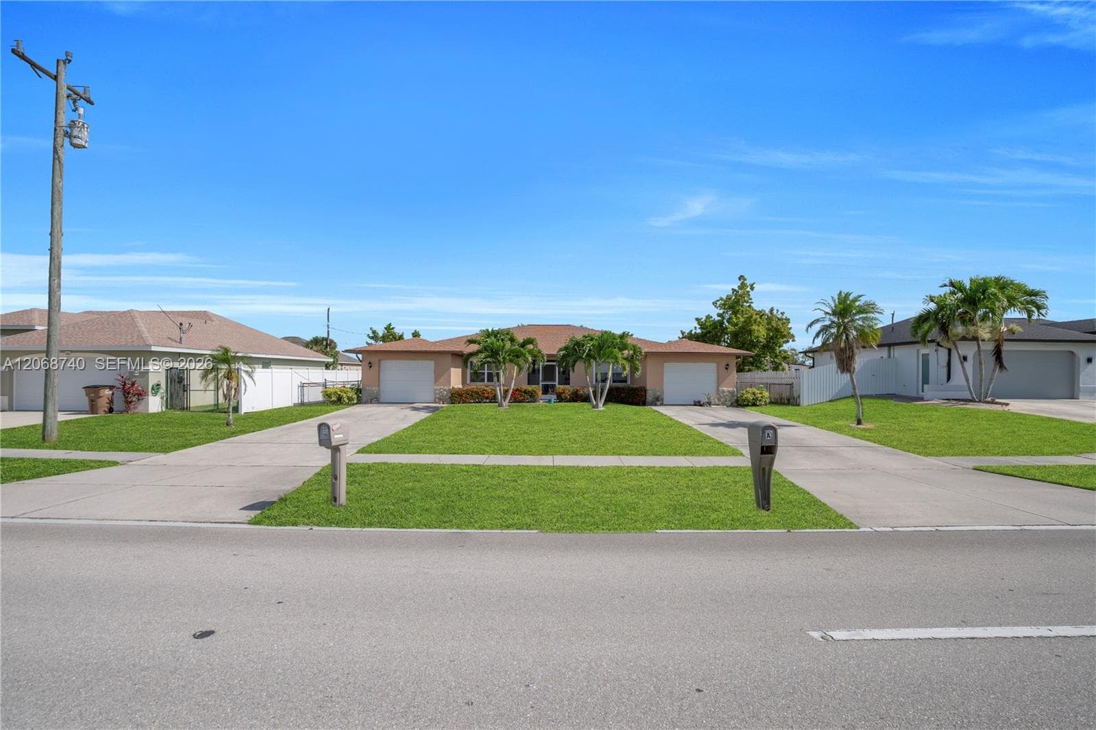 836 Trafalgar PKWY, Cape Coral, FL 33991 — zdjęcie 3