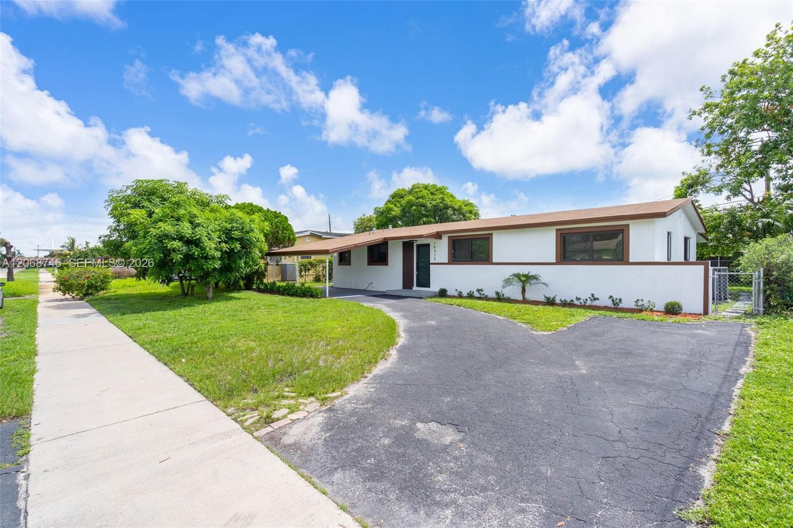 18425 NW 23rd Ave, Miami Gardens, FL 33056 — zdjęcie 2