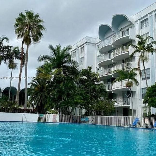 492 NW 165th St Rd # C-415, Miami, FL 33169 — zdjęcie 2