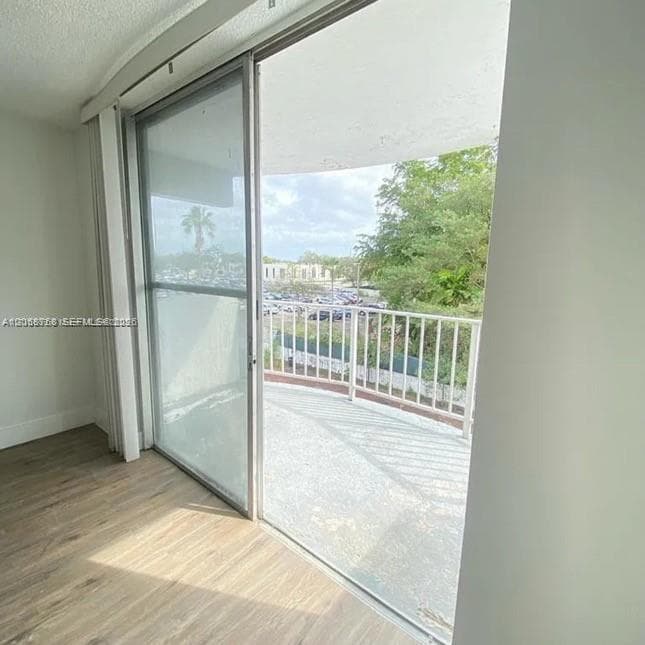 492 NW 165th St Rd # C-415, Miami, FL 33169 — zdjęcie 4