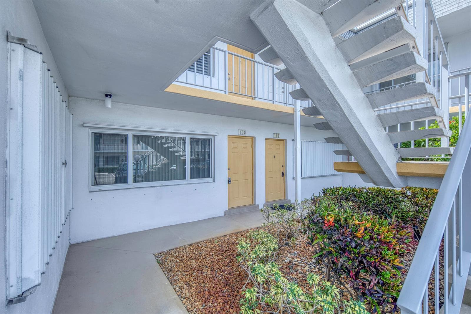 3240 LAKE OSBORNE Drive # 109, FL 33461