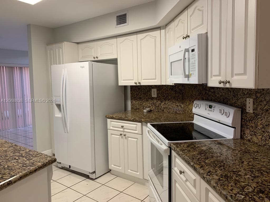12447 NW 7th St, Miami, FL 33182 — zdjęcie 5