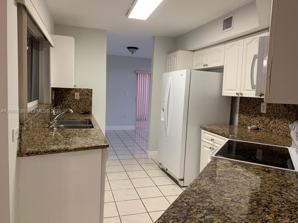12447 NW 7th St, Miami, FL 33182 — zdjęcie 4