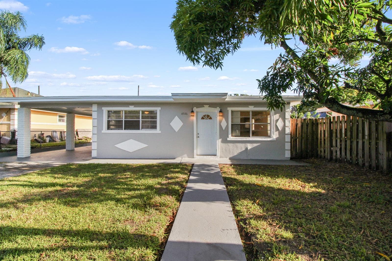 4546 CARVER Street, FL 33463 — zdjęcie 2
