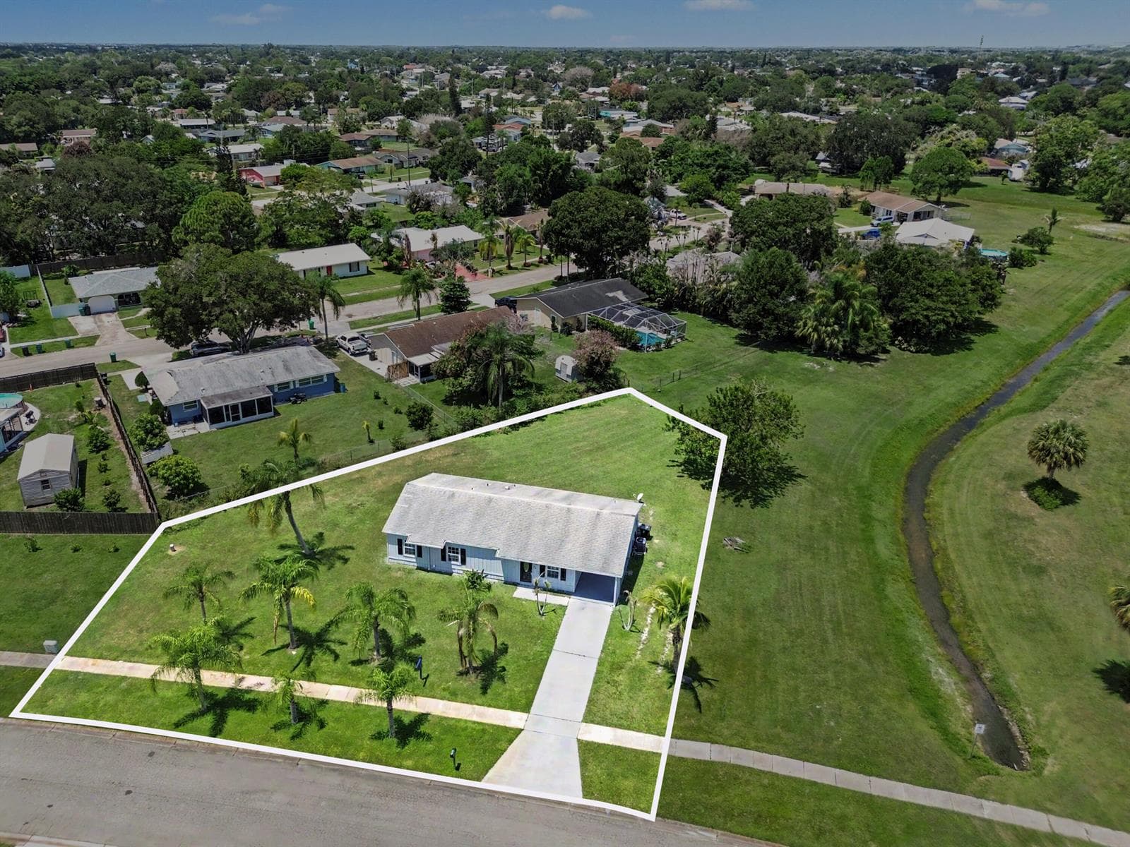 502 NE Solida Circle, Port St. Lucie, FL 34983