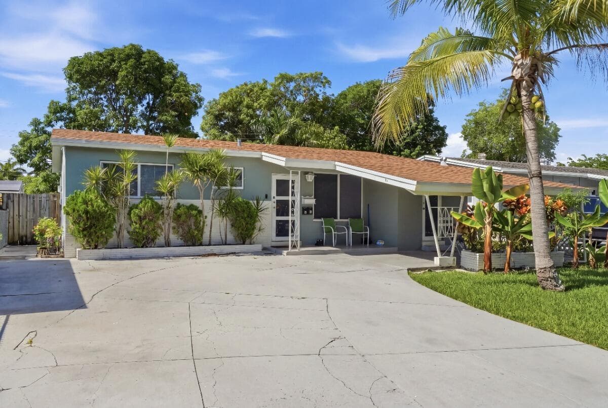 309 SW 7TH Court, Hallandale Beach, FL 33009 — zdjęcie 2