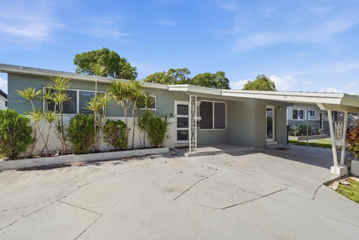 309 SW 7TH Court, Hallandale Beach, FL 33009 — zdjęcie 5