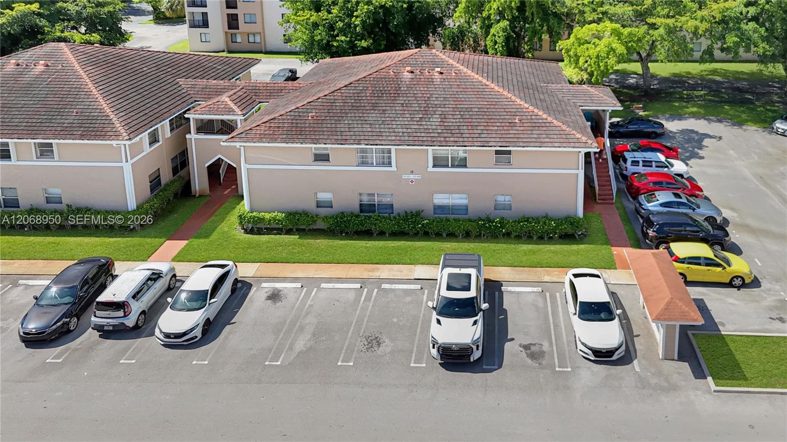 10168 Twin Lakes Dr # 13-A, Coral Springs, FL 33071