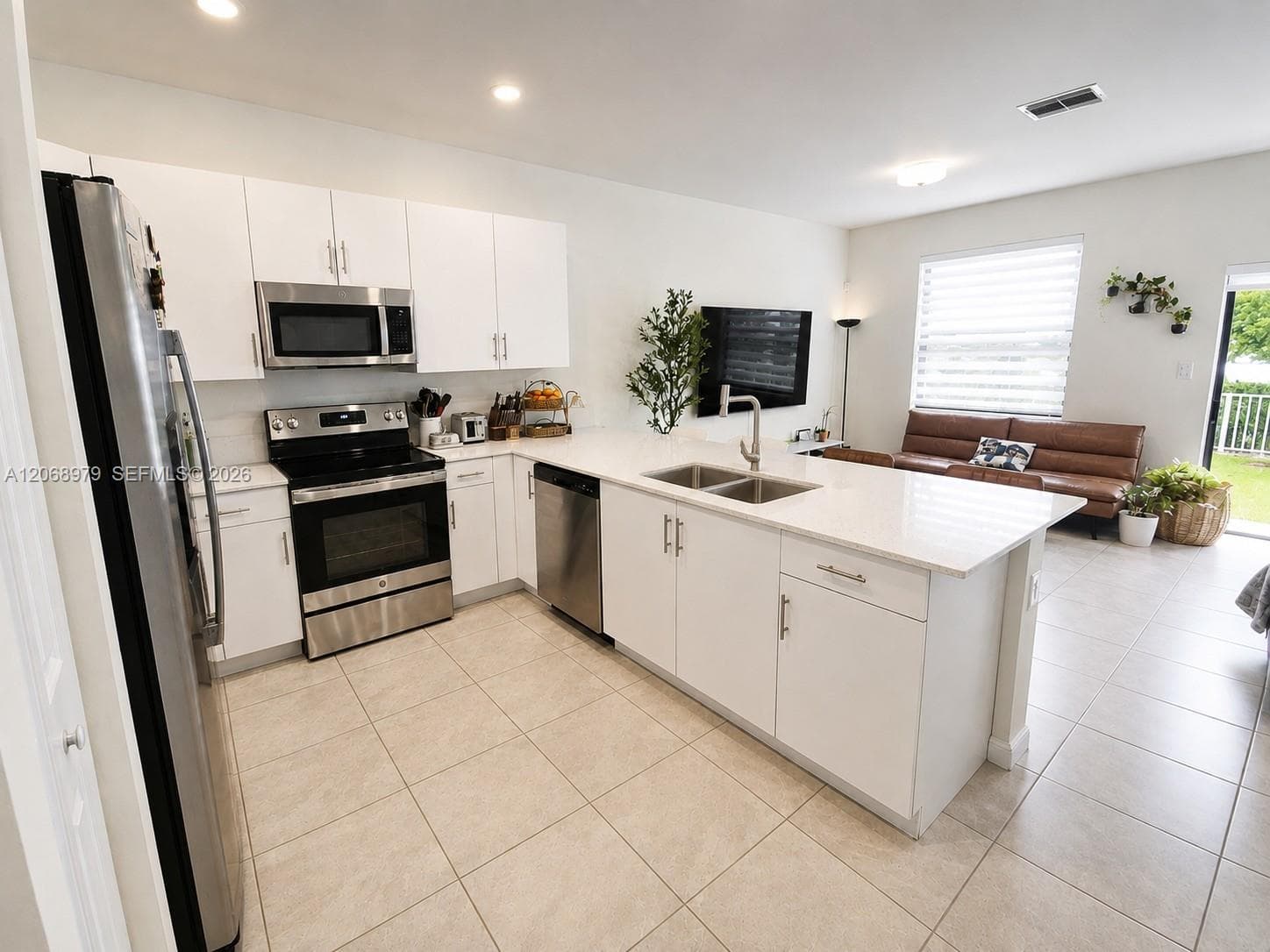 3382 W 114th Ter, Hialeah, FL 33018 — zdjęcie 5