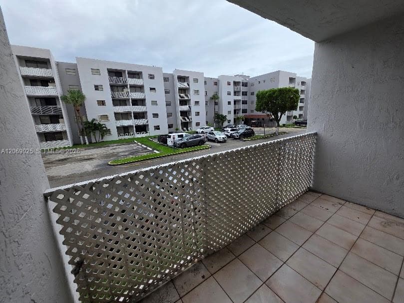 8145 NW 7th St # 201, Miami, FL 33126 — zdjęcie 4