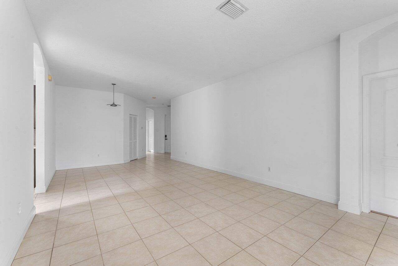 196 Seminole Lakes Drive, Royal Palm Beach, FL 33411 — zdjęcie 5