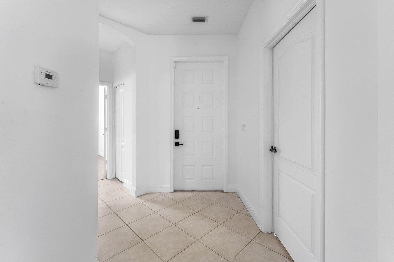 196 Seminole Lakes Drive, Royal Palm Beach, FL 33411 — zdjęcie 4