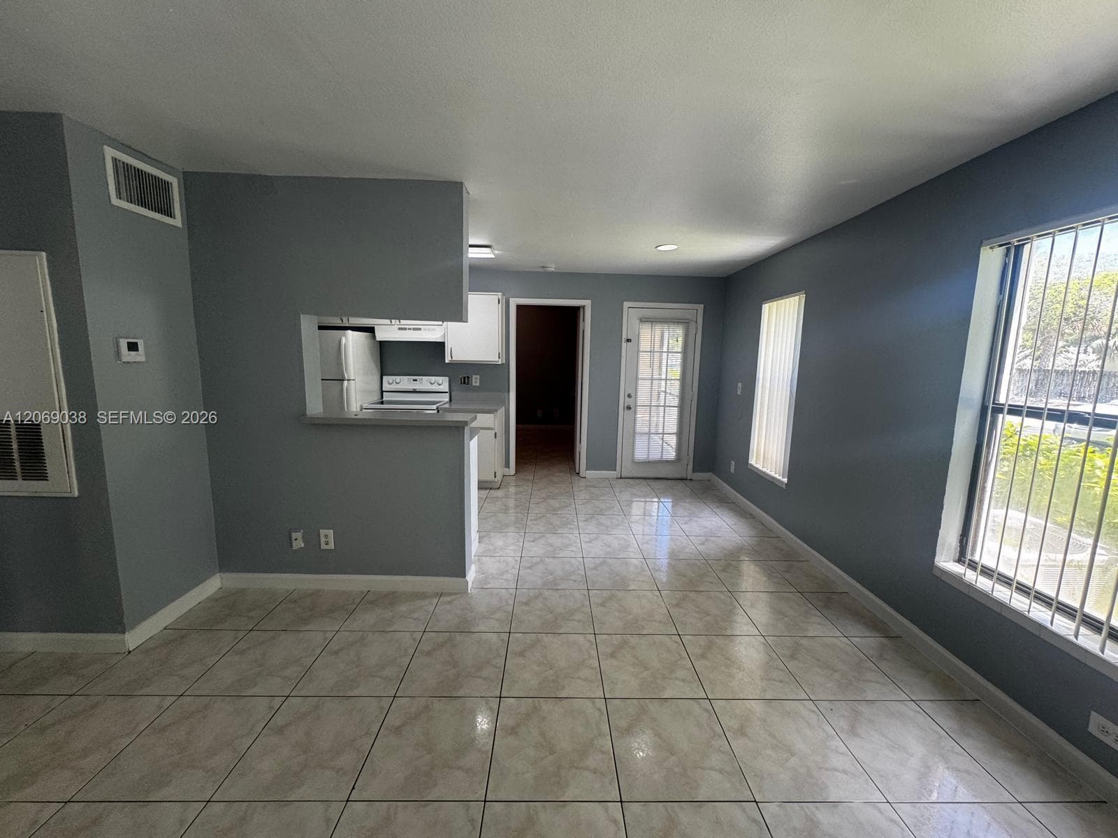 8793 NW 39th St # 7 blgd, Sunrise, FL 33351 — zdjęcie 4