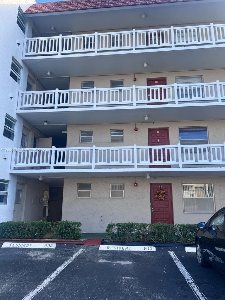 3531 Inverrary Dr # 306, Lauderhill, FL 33319