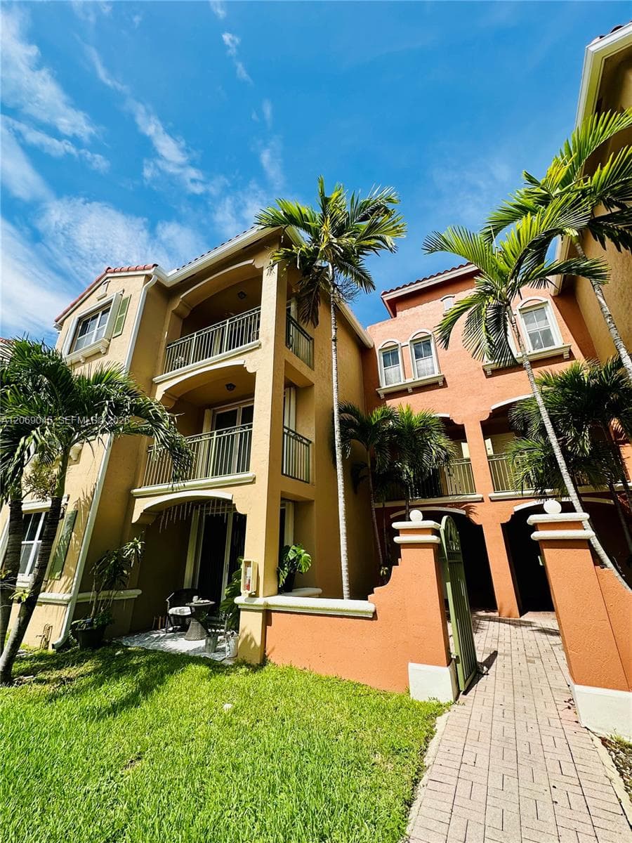 6560 NW 114th Ave # 523, Doral, FL 33178