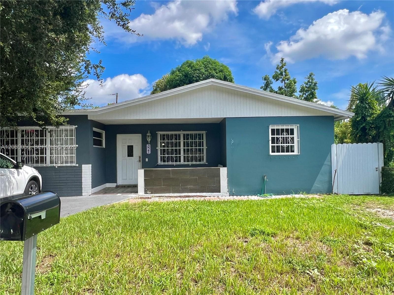 321 NE 170th St, North Miami Beach, FL 33162 — zdjęcie 2