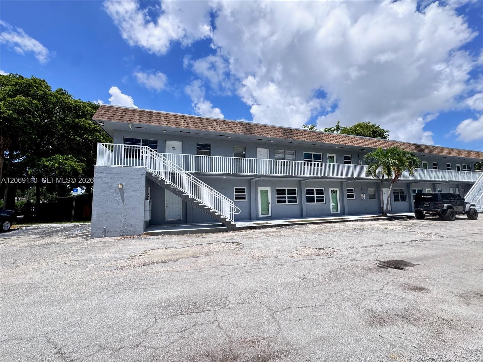 3265 Griffin Rd # 202, Dania Beach, FL 33312